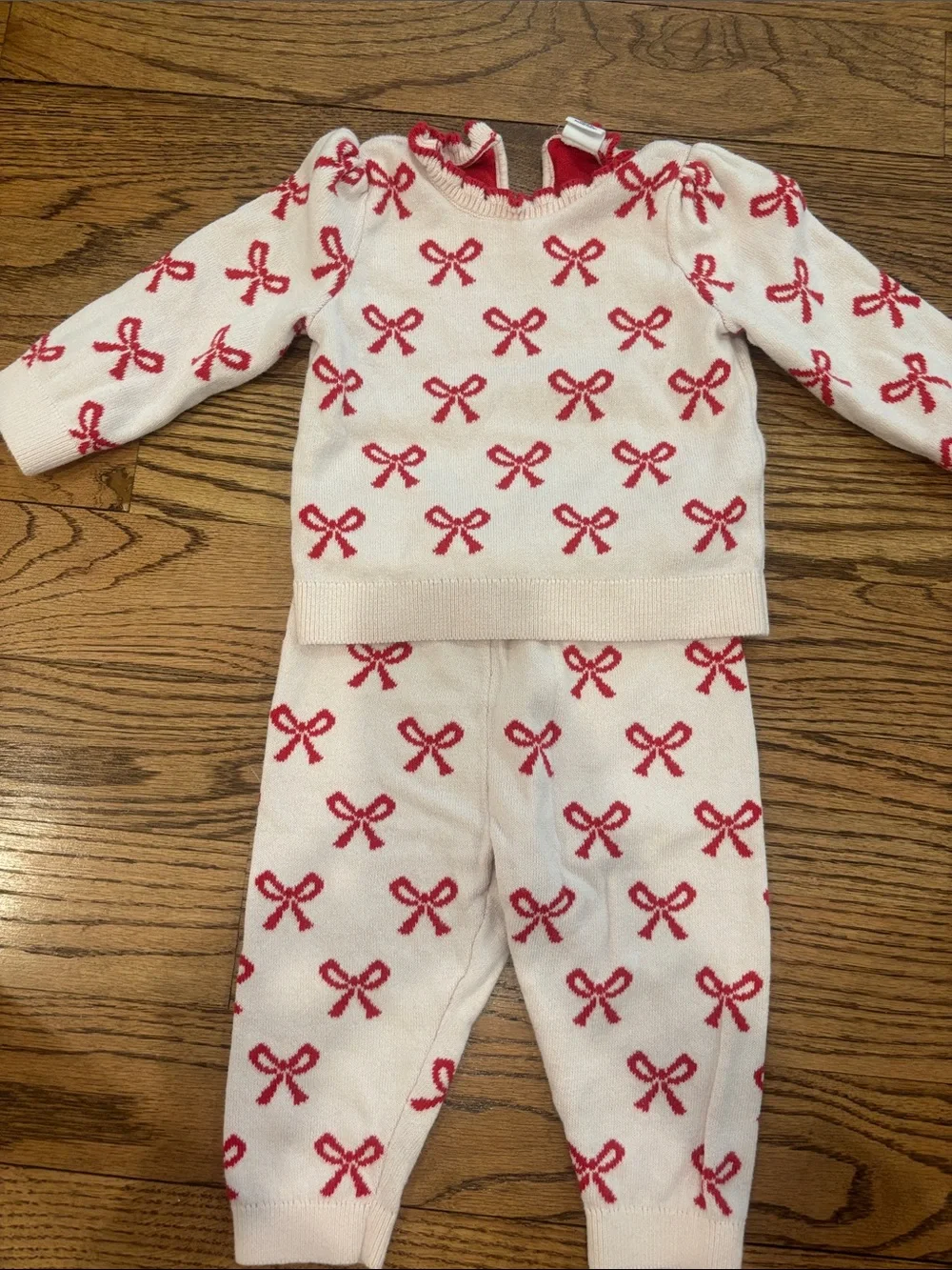 GAP Cream Knit Sweater Set with Red Bow Pattern